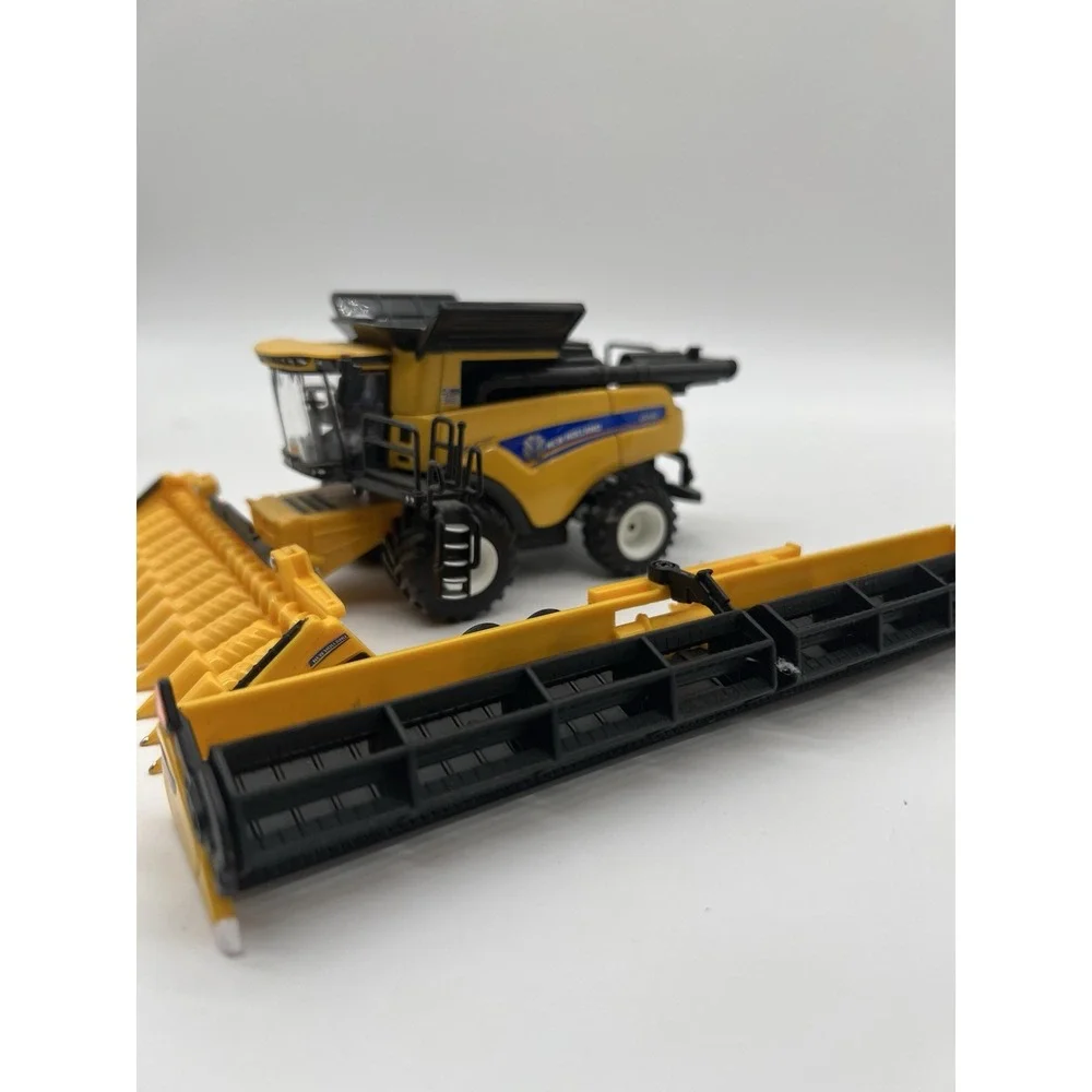 ERTL 1/64New Holland‎ CR9.90 Combine with 2 Heads Prestige Collection 13973